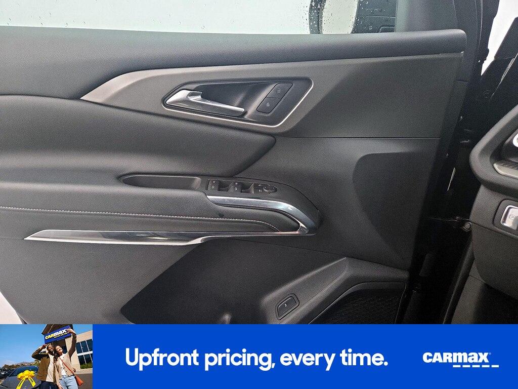 used 2025 Chevrolet Traverse car, priced at $39,998