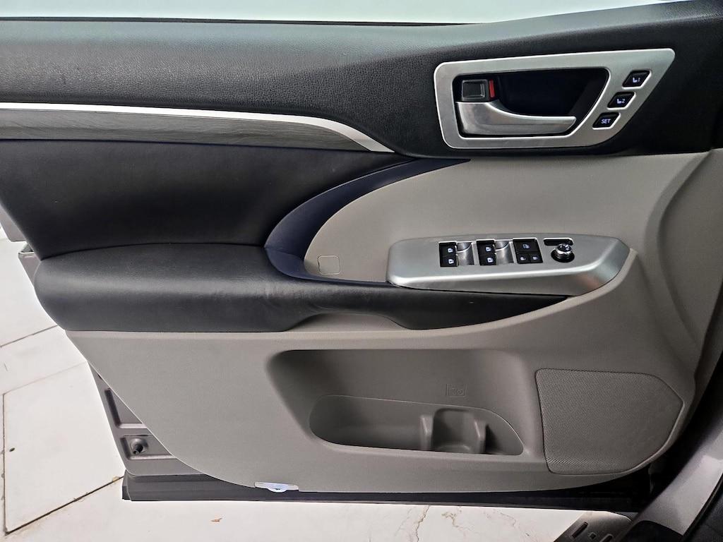 used 2018 Toyota Highlander car, priced at $28,998
