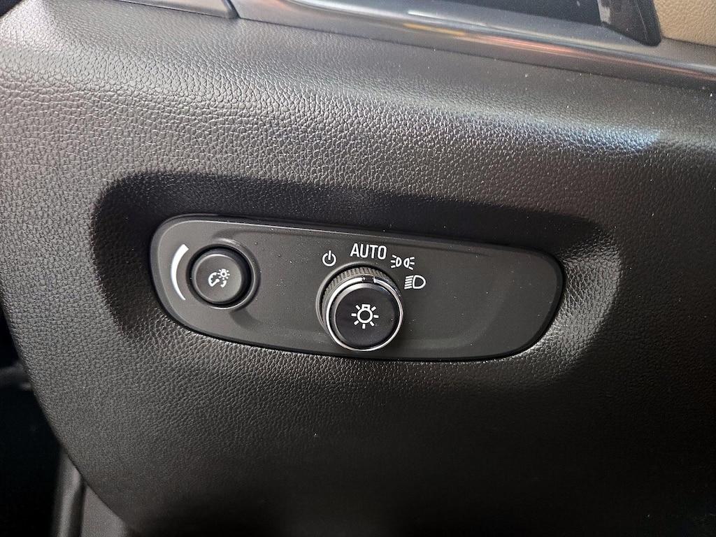 used 2022 Chevrolet Traverse car, priced at $27,998