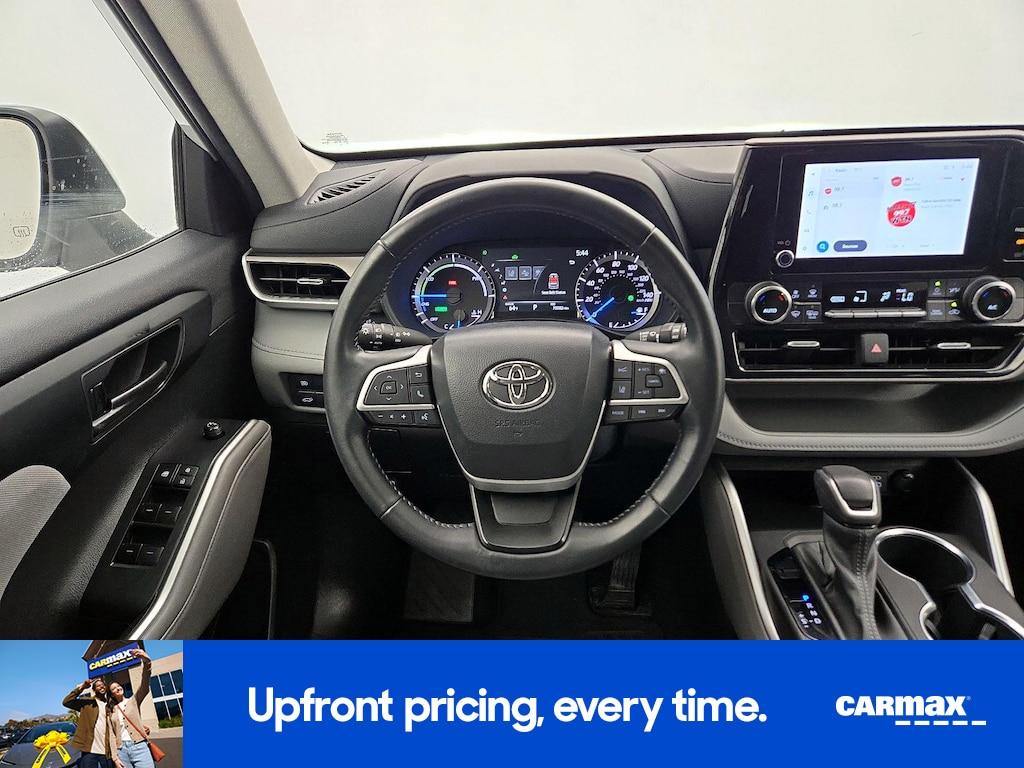 used 2023 Toyota Highlander Hybrid car, priced at $32,998