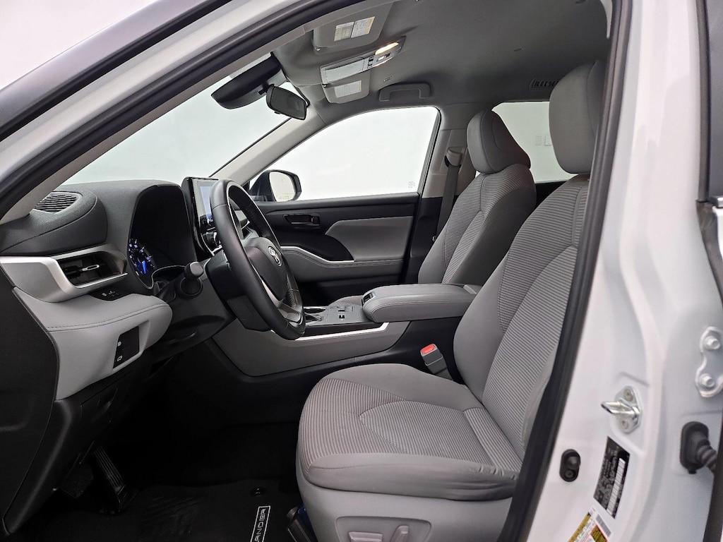 used 2023 Toyota Highlander Hybrid car, priced at $32,998