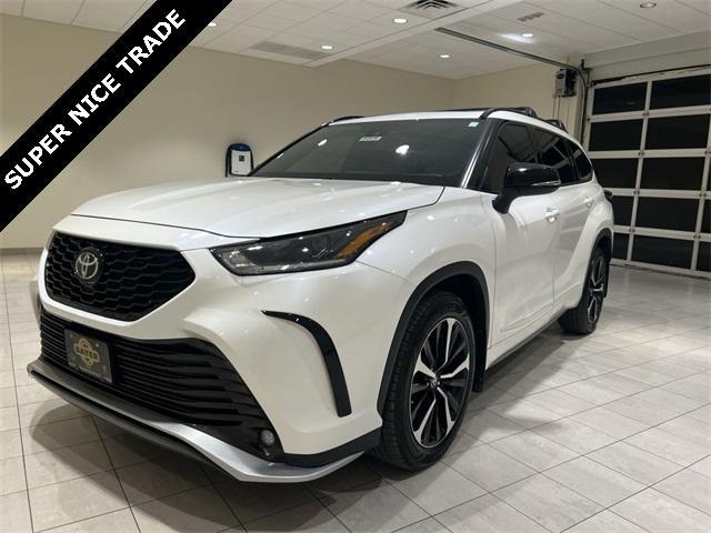 used 2021 Toyota Highlander car, priced at $33,890