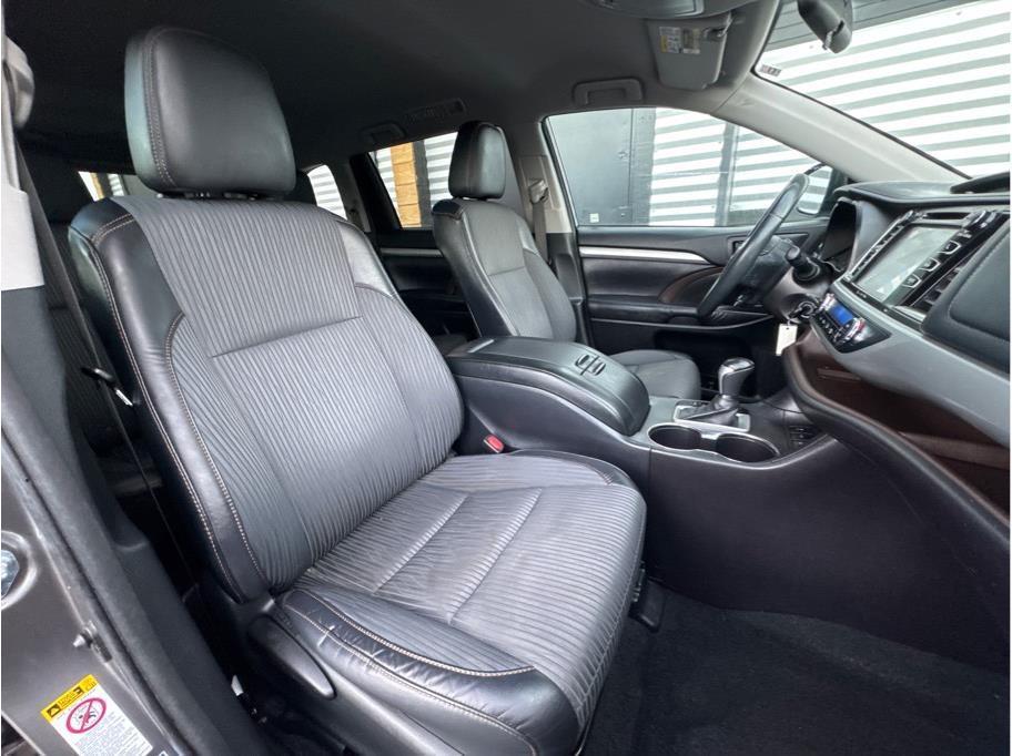 used 2016 Toyota Highlander car, priced at $14,990
