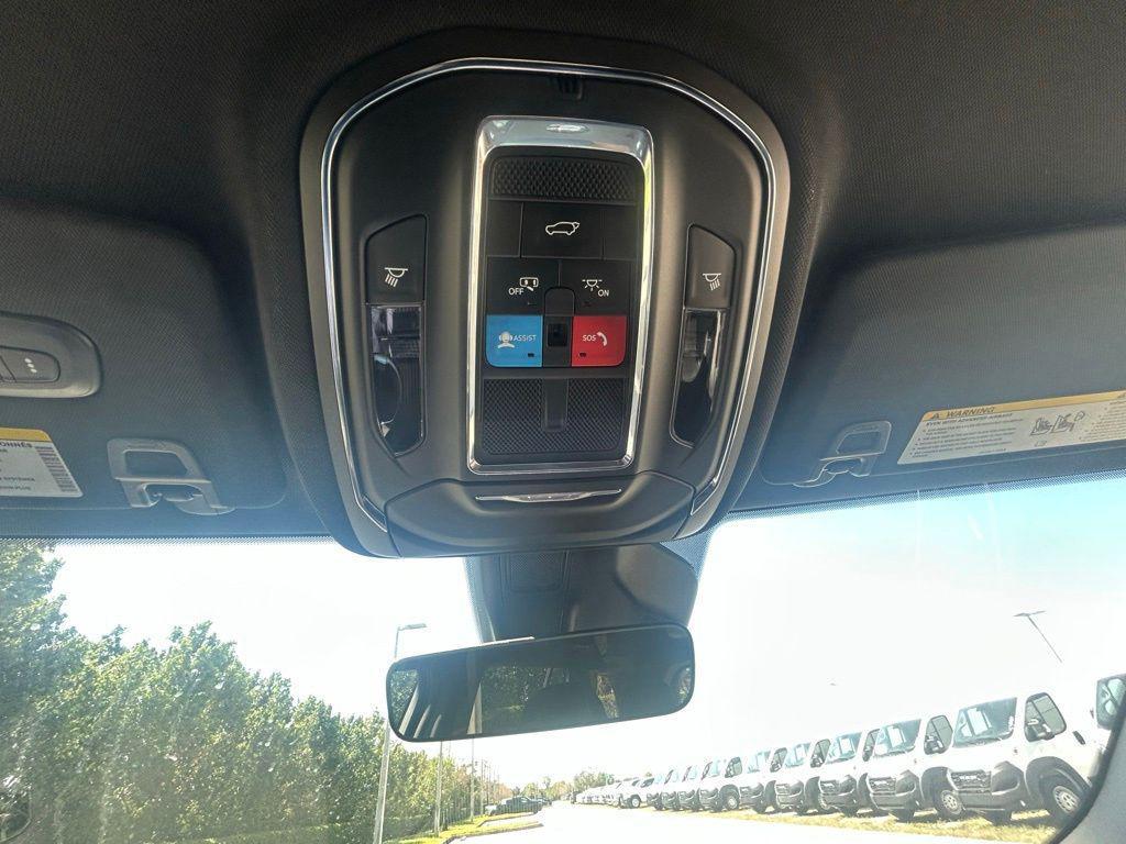 new 2025 Jeep Grand Cherokee car, priced at $42,401