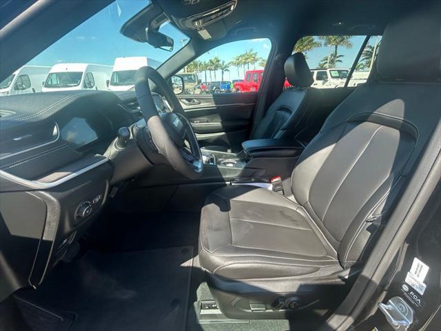 new 2025 Jeep Grand Cherokee car, priced at $43,353