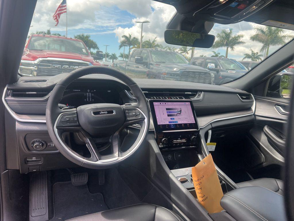 used 2025 Jeep Grand Cherokee car, priced at $40,920