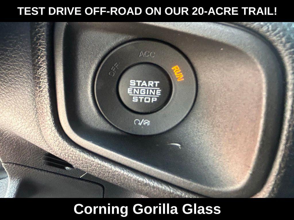 new 2025 Jeep Wrangler car, priced at $41,585