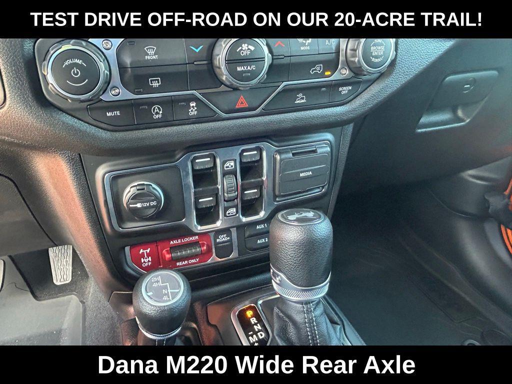 new 2025 Jeep Wrangler car, priced at $41,585