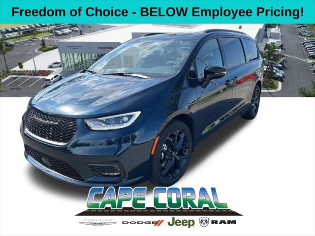 new 2025 Chrysler Pacifica car, priced at $46,452