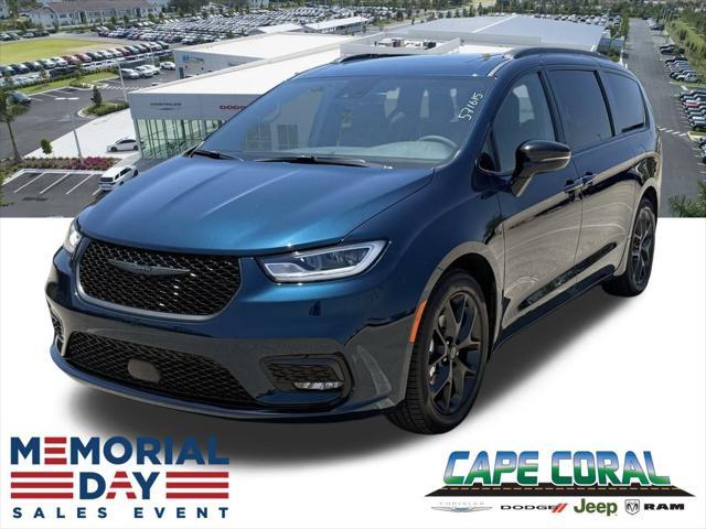 new 2025 Chrysler Pacifica car, priced at $48,520