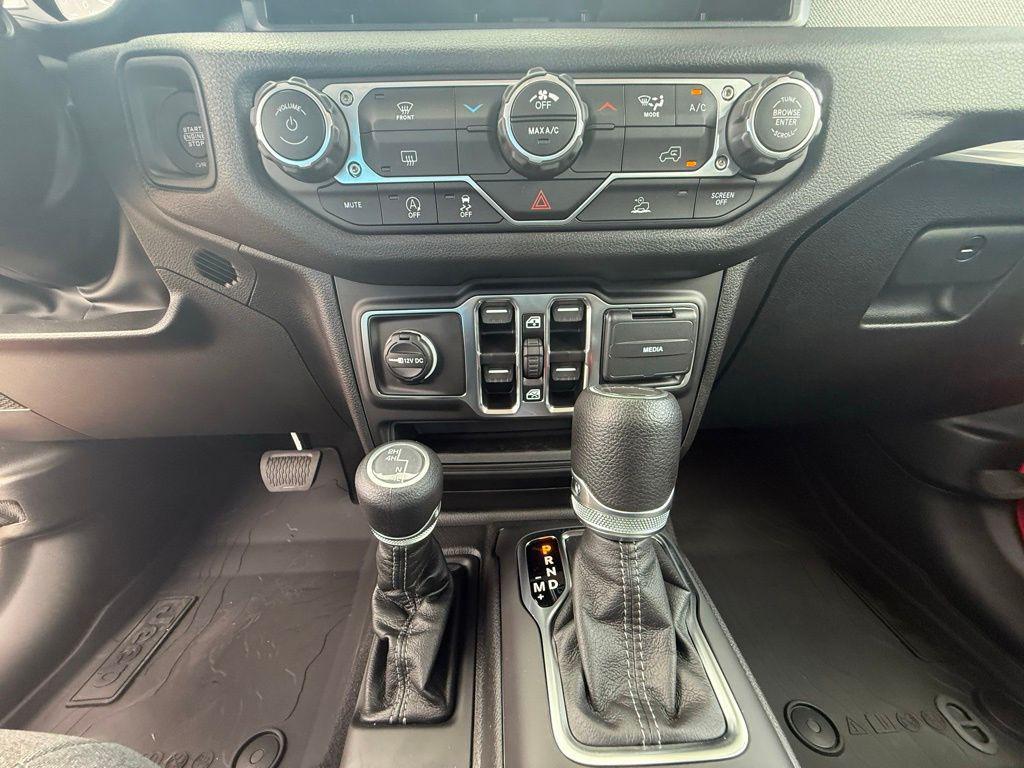 new 2025 Jeep Gladiator car, priced at $38,465