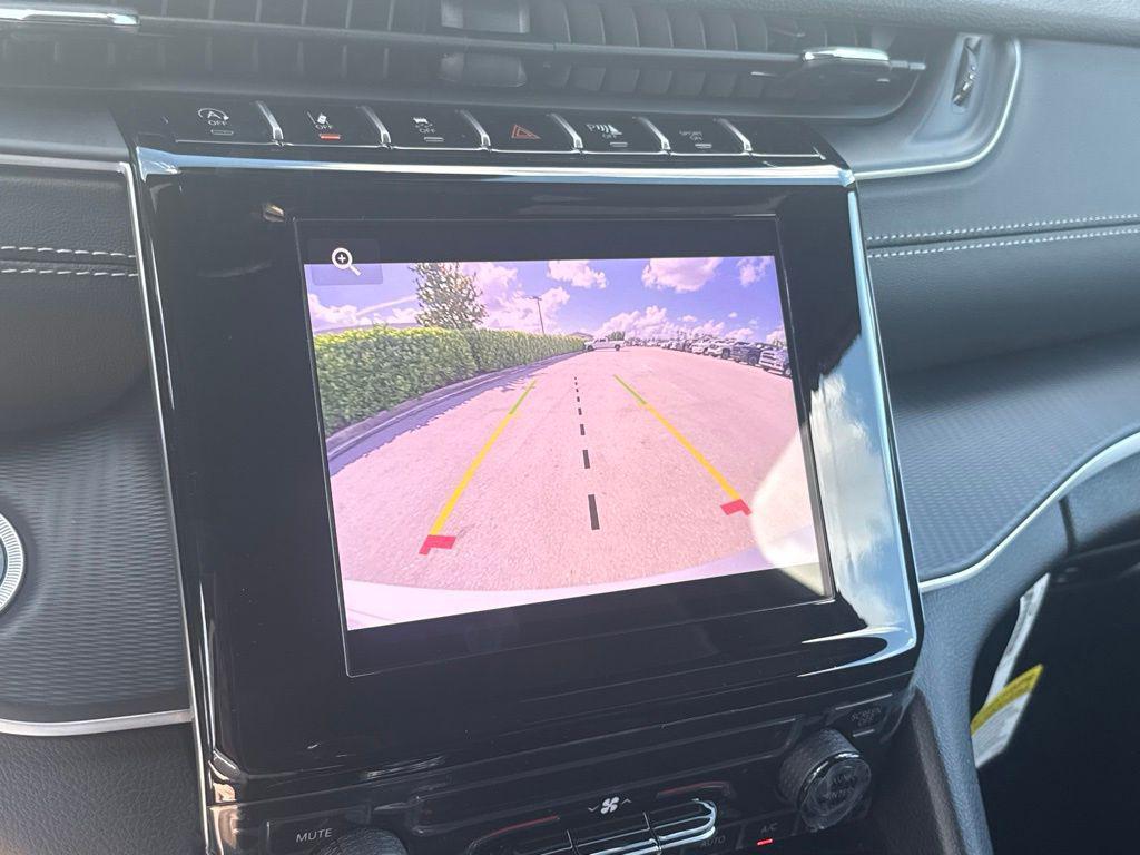 new 2025 Jeep Grand Cherokee car, priced at $37,375