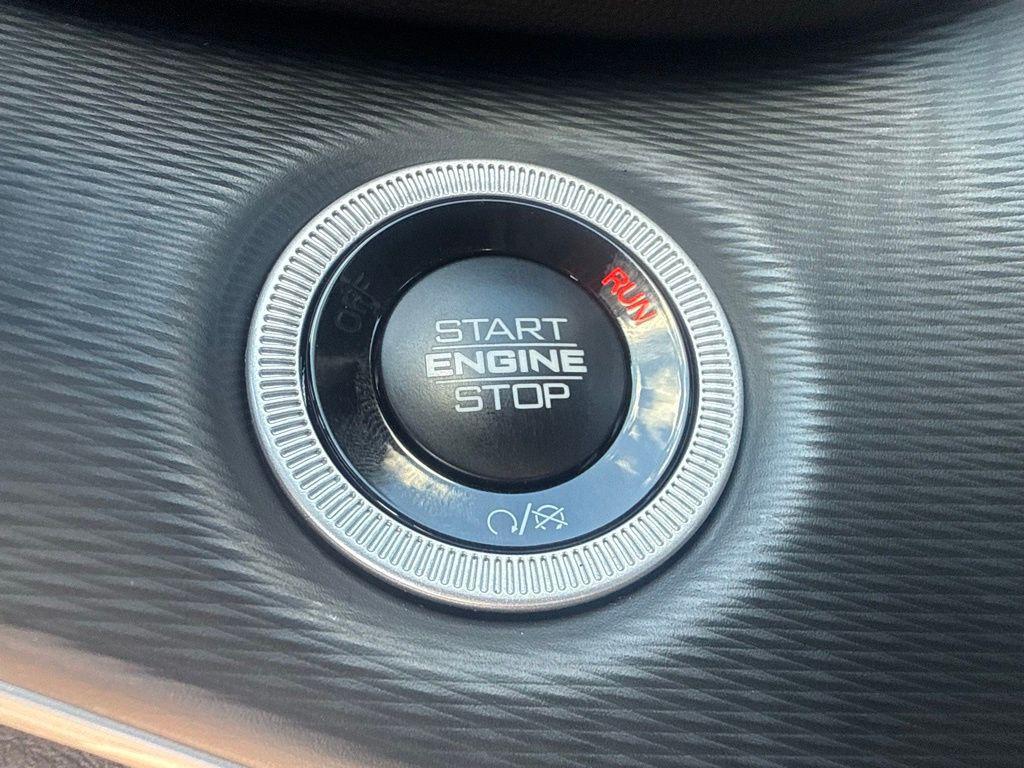 new 2025 Jeep Grand Cherokee car, priced at $37,375