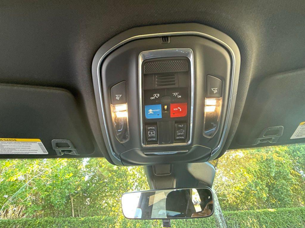 new 2025 Jeep Grand Cherokee car, priced at $33,875