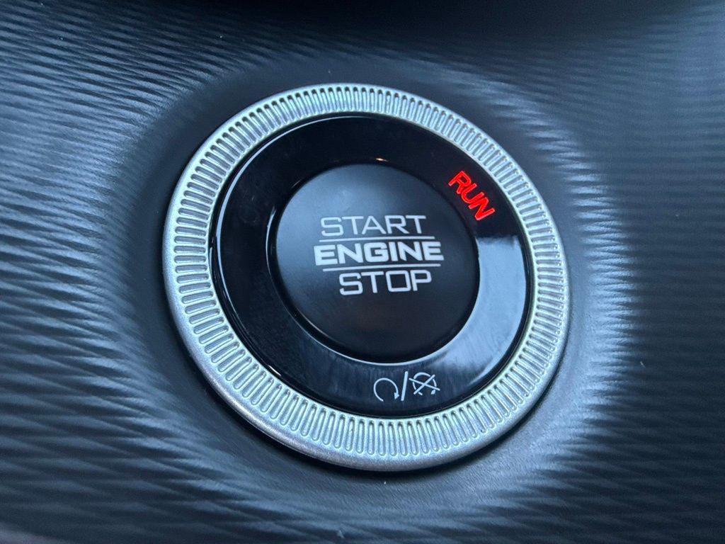 new 2025 Jeep Grand Cherokee car, priced at $33,875