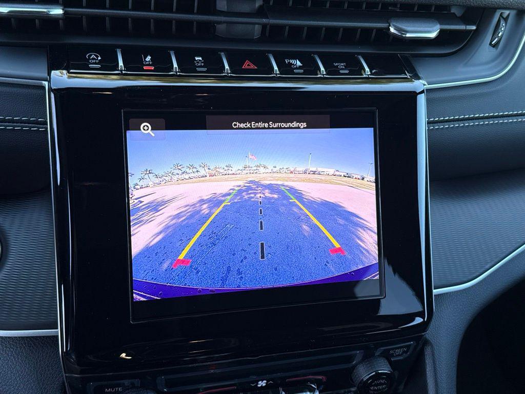 new 2025 Jeep Grand Cherokee car, priced at $33,875