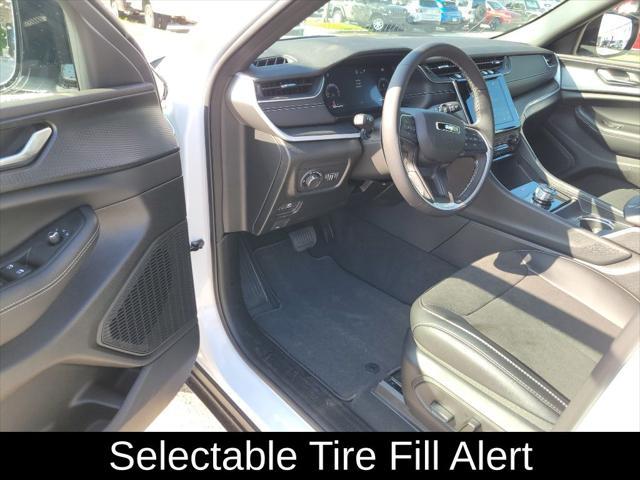 new 2025 Jeep Grand Cherokee car, priced at $35,995