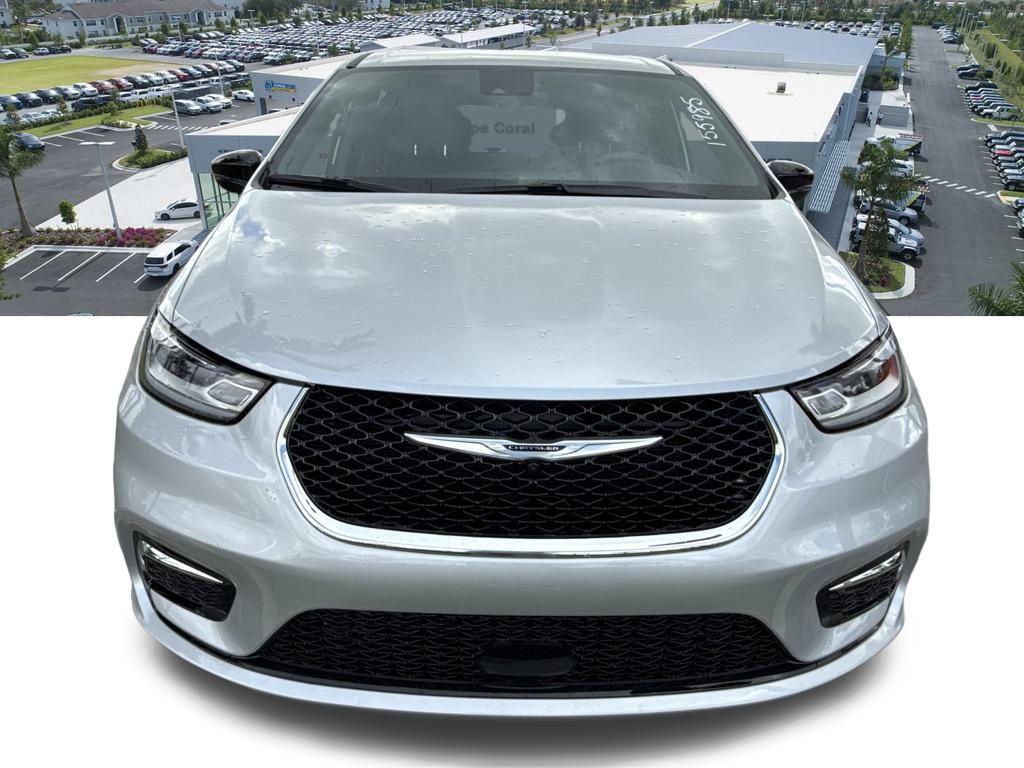 new 2026 Chrysler Pacifica car, priced at $41,660