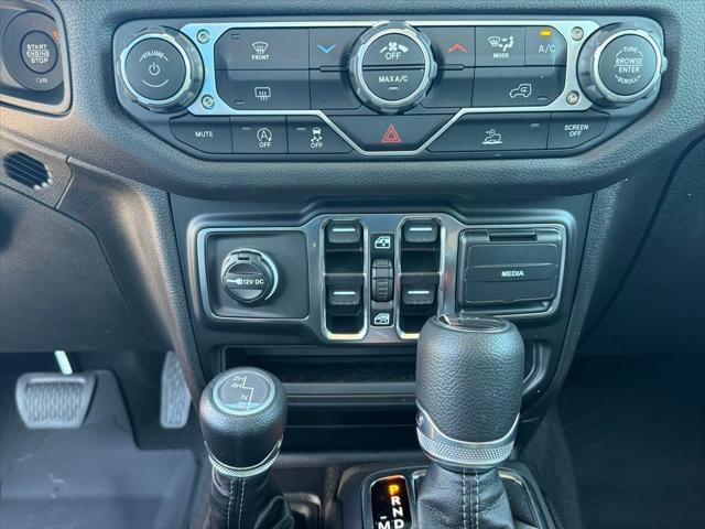 new 2025 Jeep Gladiator car, priced at $38,701