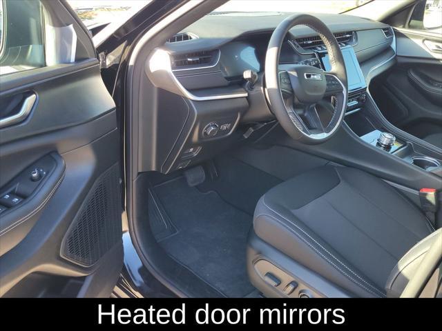 new 2025 Jeep Grand Cherokee car, priced at $35,981