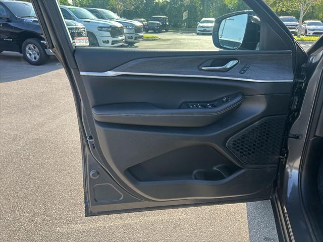 new 2025 Jeep Grand Cherokee car, priced at $41,243