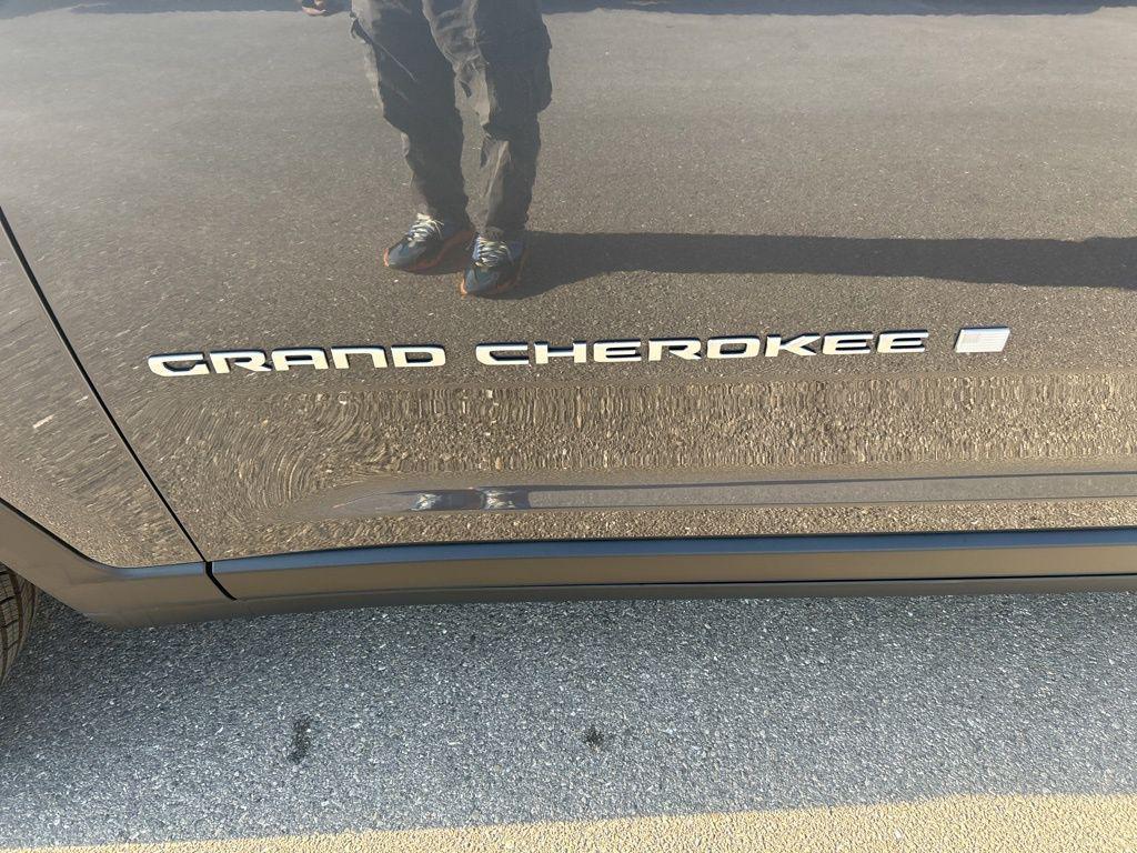 new 2025 Jeep Grand Cherokee car, priced at $38,495