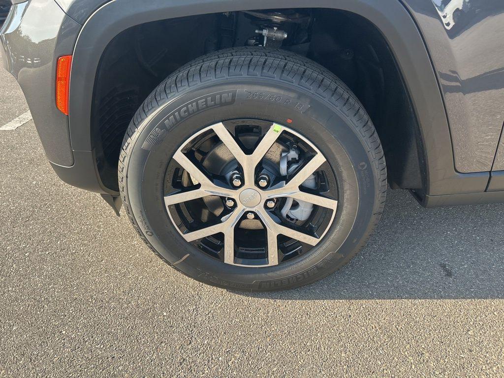new 2025 Jeep Grand Cherokee car, priced at $38,495