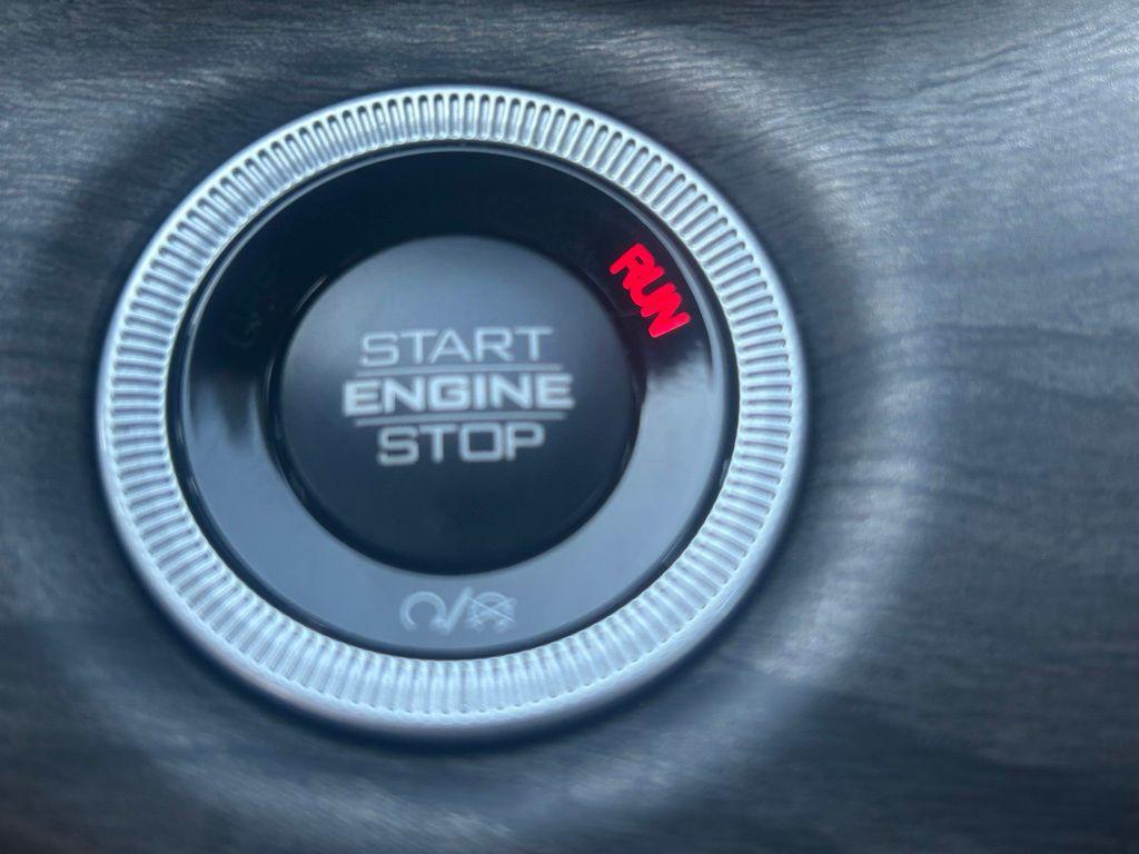 new 2025 Jeep Grand Cherokee car, priced at $37,520
