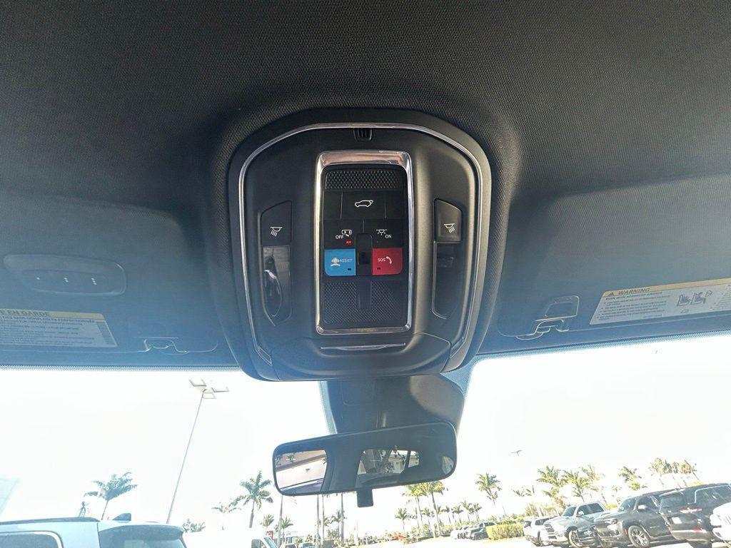 new 2025 Jeep Grand Cherokee car, priced at $37,520