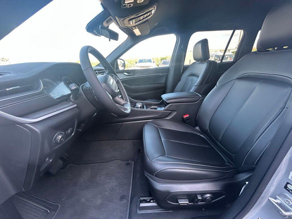 new 2025 Jeep Grand Cherokee car, priced at $37,520