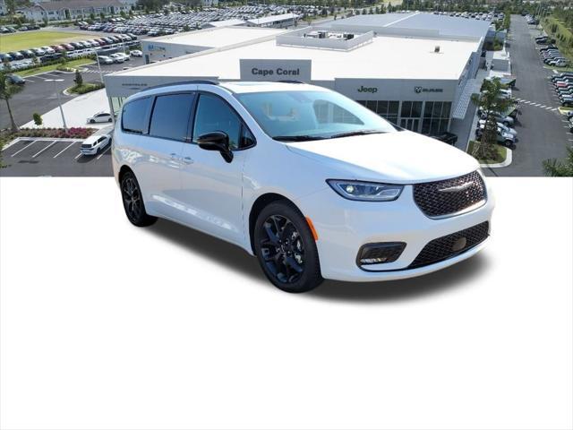 new 2024 Chrysler Pacifica car, priced at $43,124