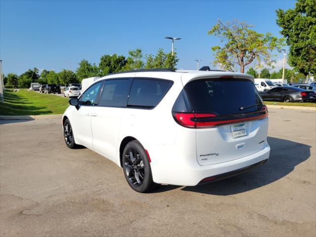 new 2024 Chrysler Pacifica car, priced at $43,349