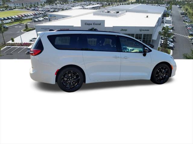 new 2024 Chrysler Pacifica car, priced at $43,124