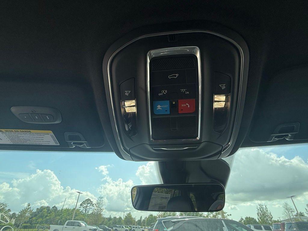 new 2025 Jeep Grand Cherokee car, priced at $39,300