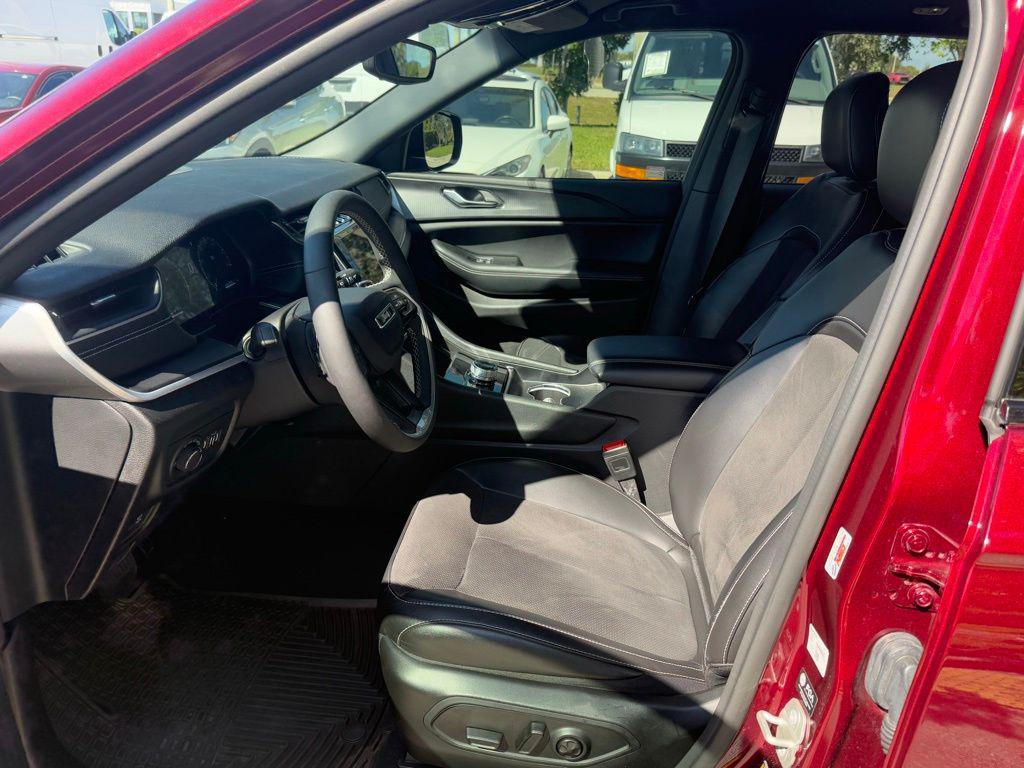 used 2024 Jeep Grand Cherokee car, priced at $31,917