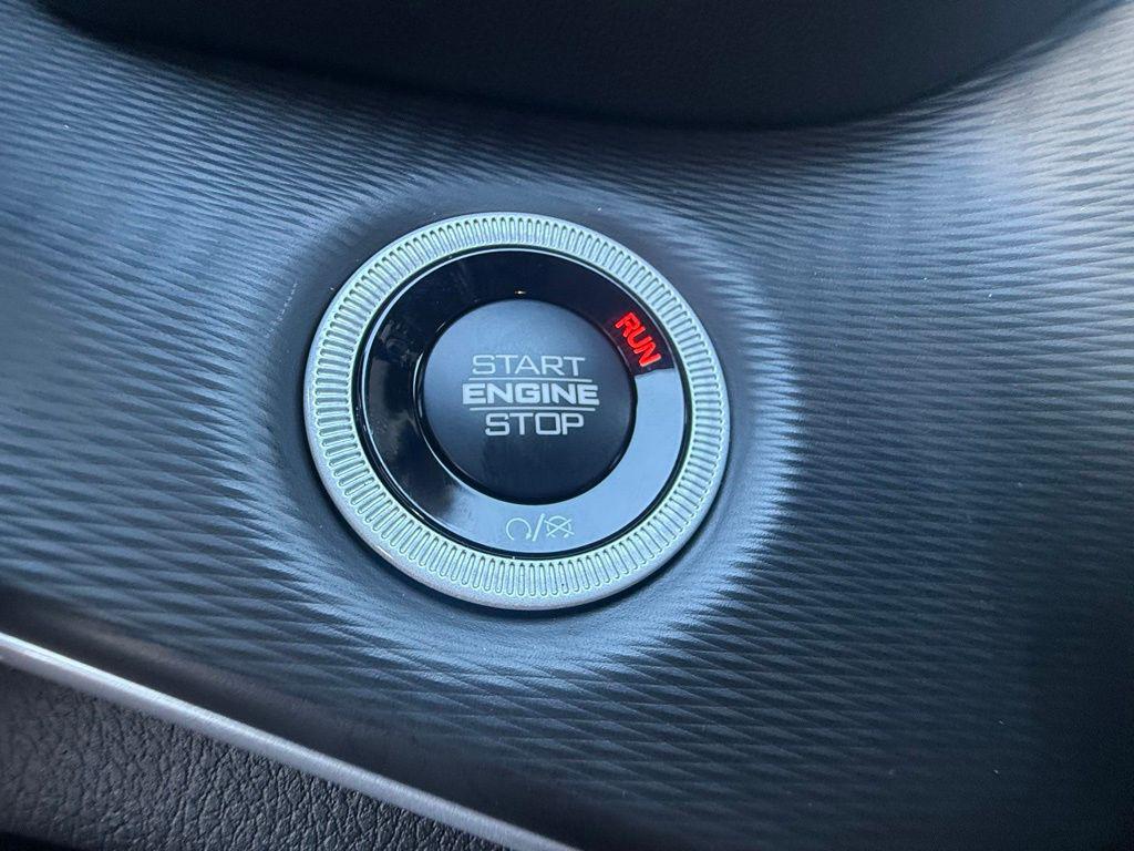 new 2025 Jeep Grand Cherokee car, priced at $36,875