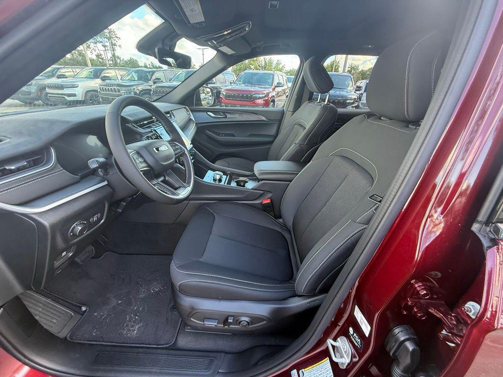 new 2025 Jeep Grand Cherokee car, priced at $36,875