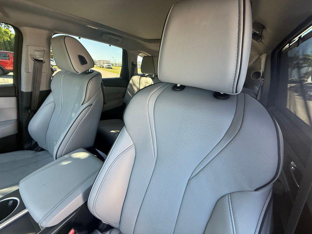 used 2023 Acura MDX car, priced at $47,150