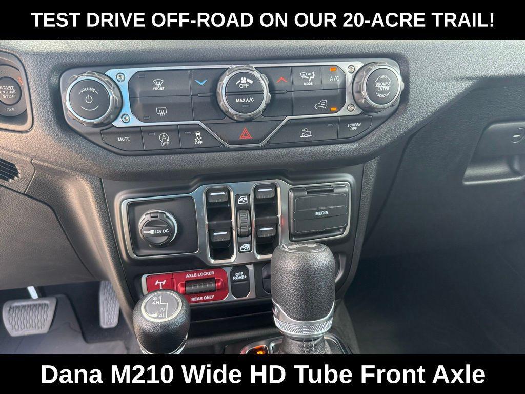 new 2025 Jeep Wrangler car, priced at $41,285