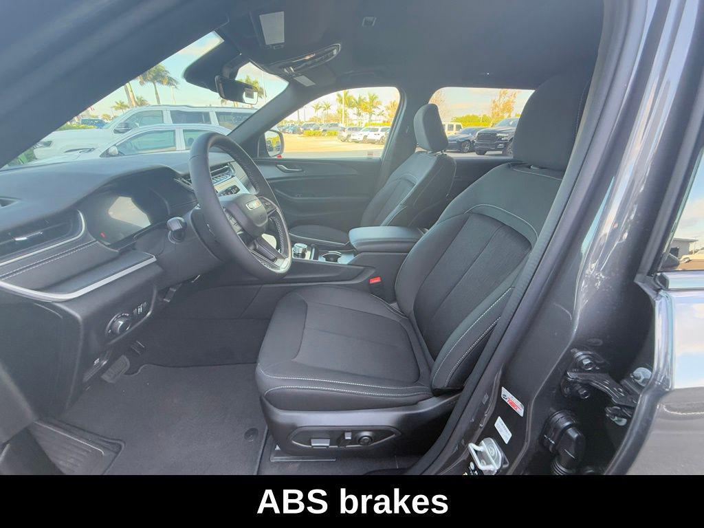 new 2025 Jeep Grand Cherokee L car, priced at $37,125