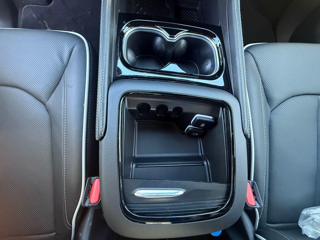 new 2025 Chrysler Pacifica car, priced at $45,810