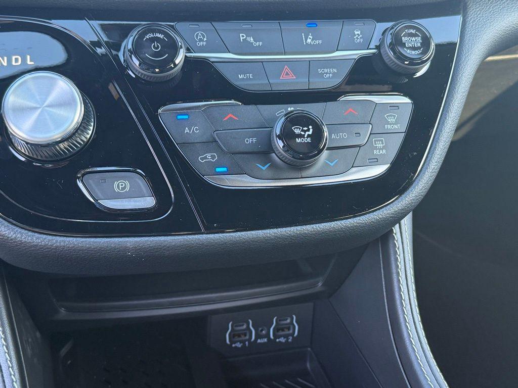 new 2025 Chrysler Pacifica car, priced at $45,810