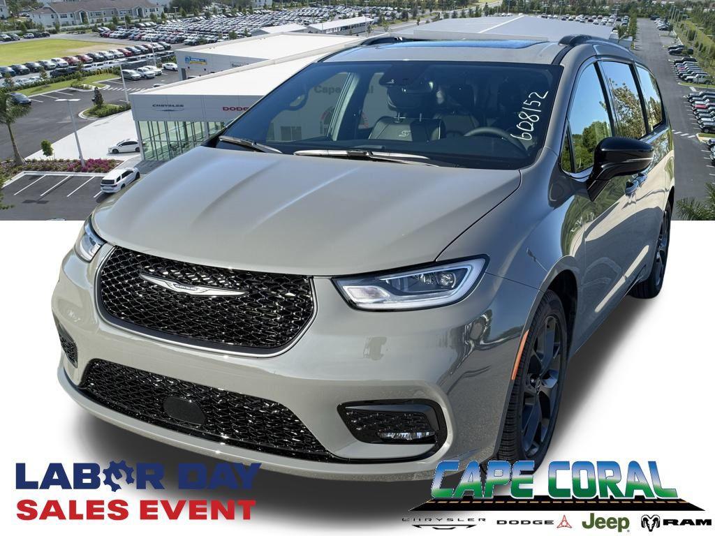 new 2025 Chrysler Pacifica car, priced at $47,202