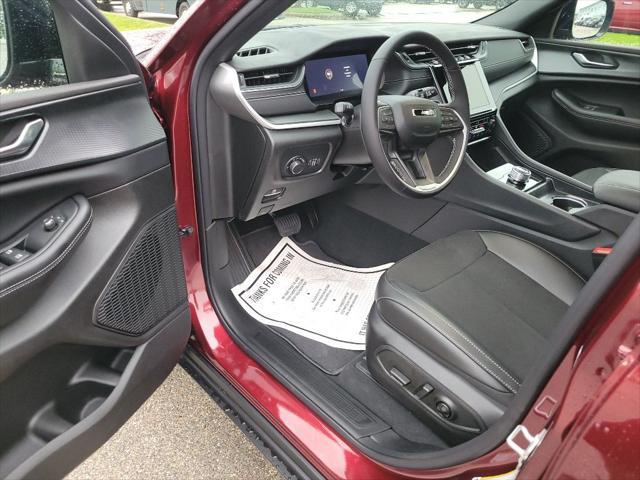 new 2025 Jeep Grand Cherokee car, priced at $44,154