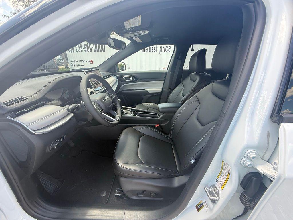 new 2025 Jeep Compass car, priced at $29,586