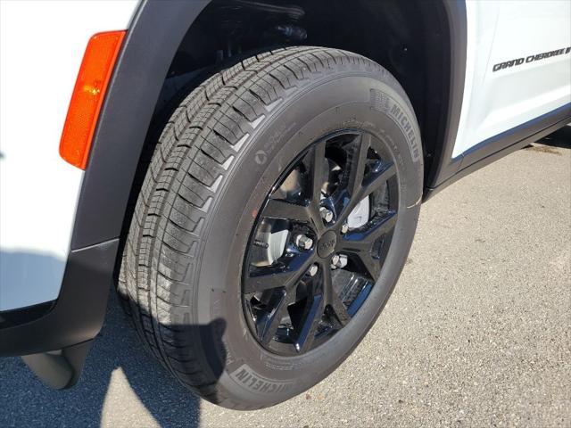 new 2024 Jeep Grand Cherokee L car, priced at $40,370