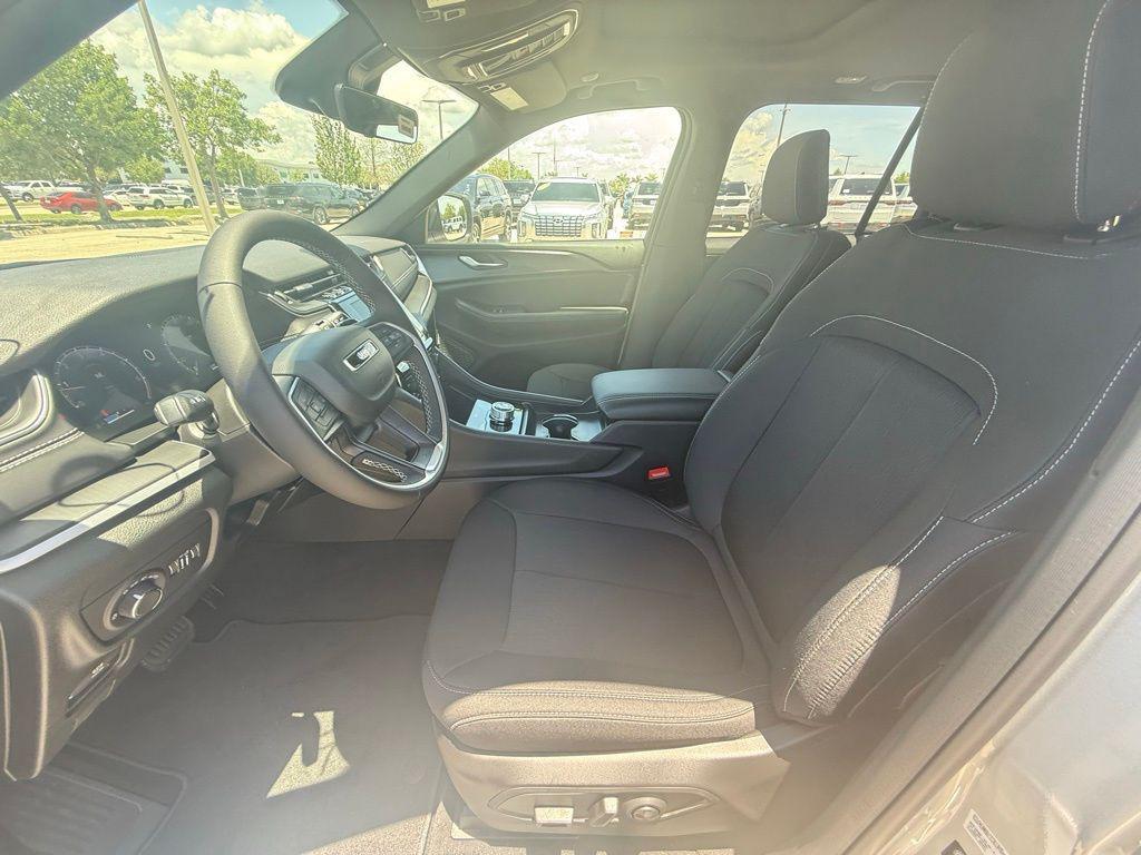 new 2025 Jeep Grand Cherokee car, priced at $35,375