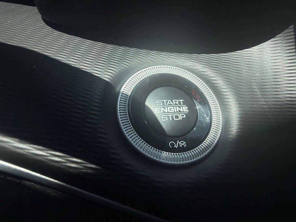 new 2025 Jeep Grand Cherokee car, priced at $35,375
