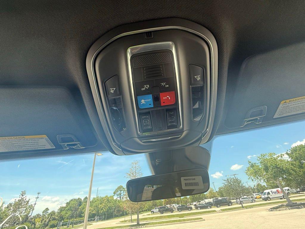 new 2025 Jeep Grand Cherokee car, priced at $35,375
