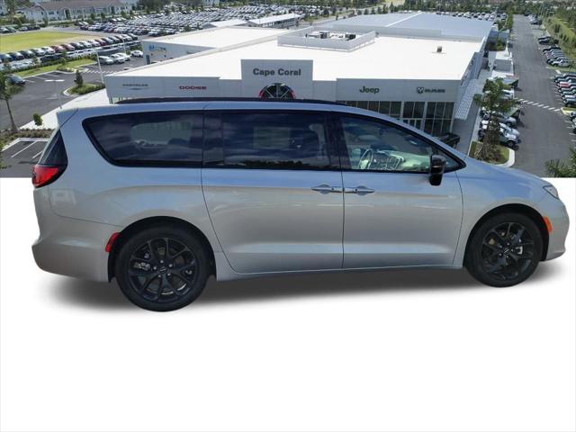 new 2024 Chrysler Pacifica car, priced at $43,294